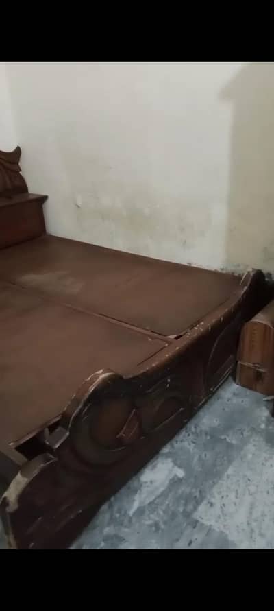 Bed and dressing