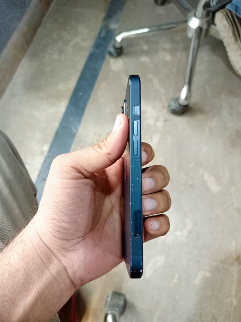 Apple iPhone 13 jv 1