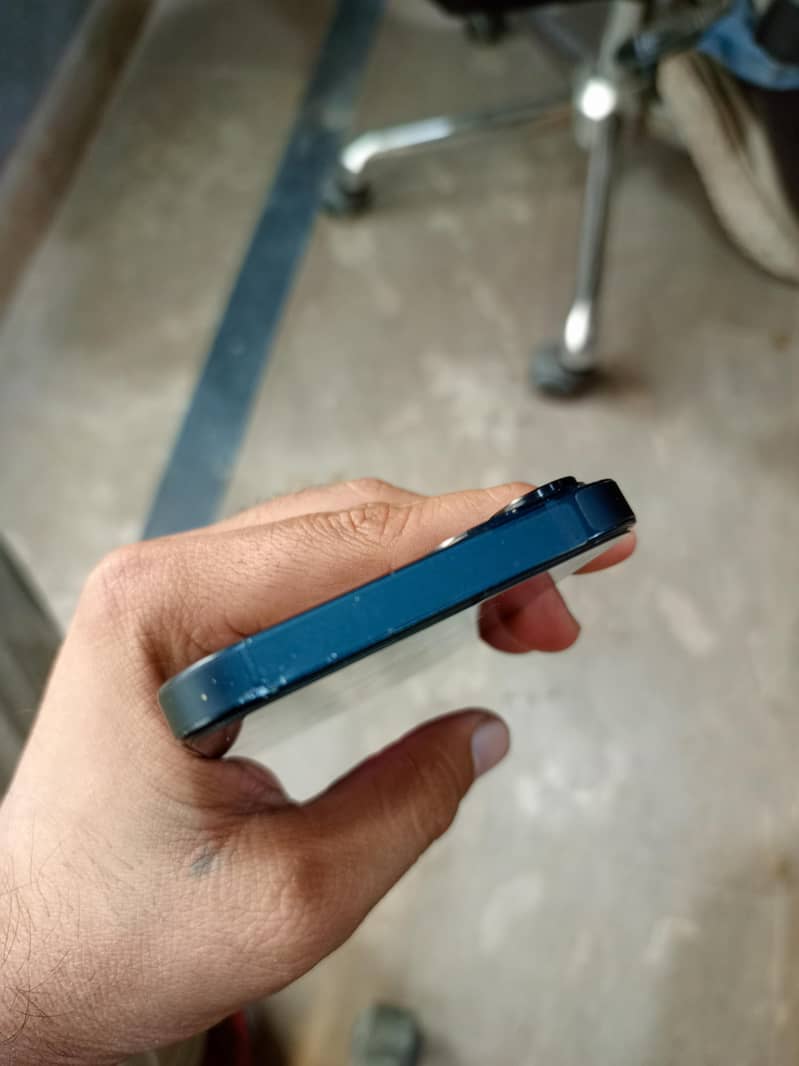 Apple iPhone 13 jv 3