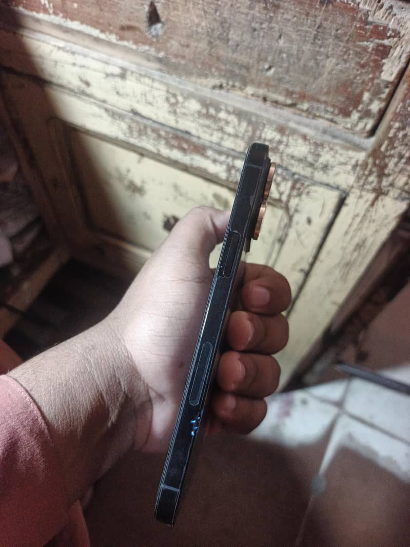 Apple iPhone 14 Pro Max 1