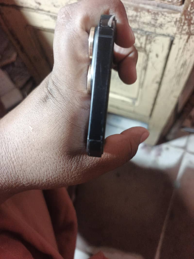 Apple iPhone 14 Pro Max 4