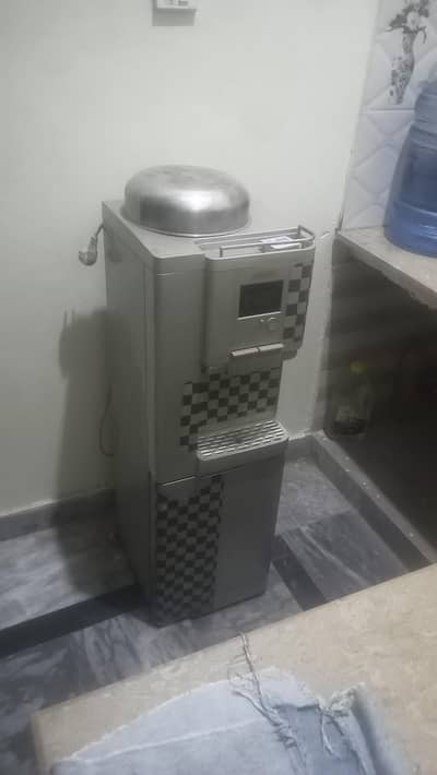 Arurora dispenser