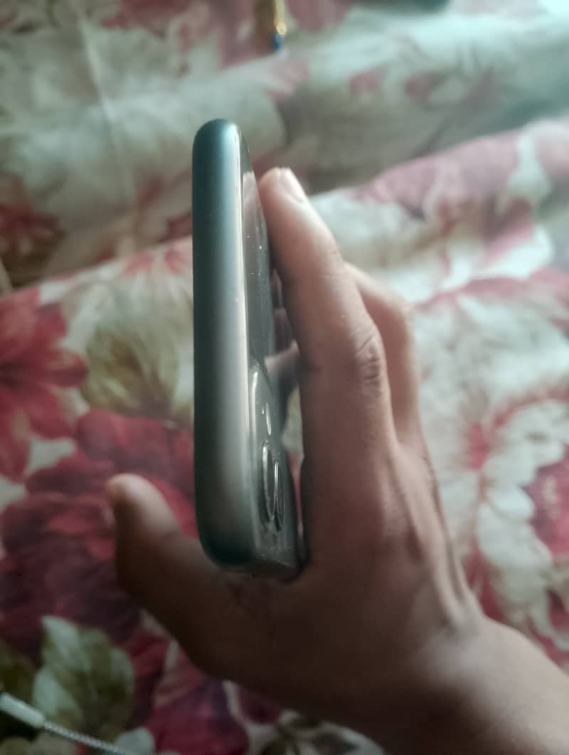 Apple iPhone 11 0