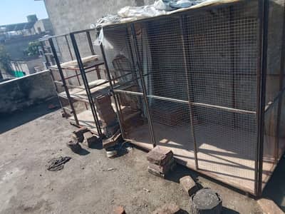 Two detachabe Cages