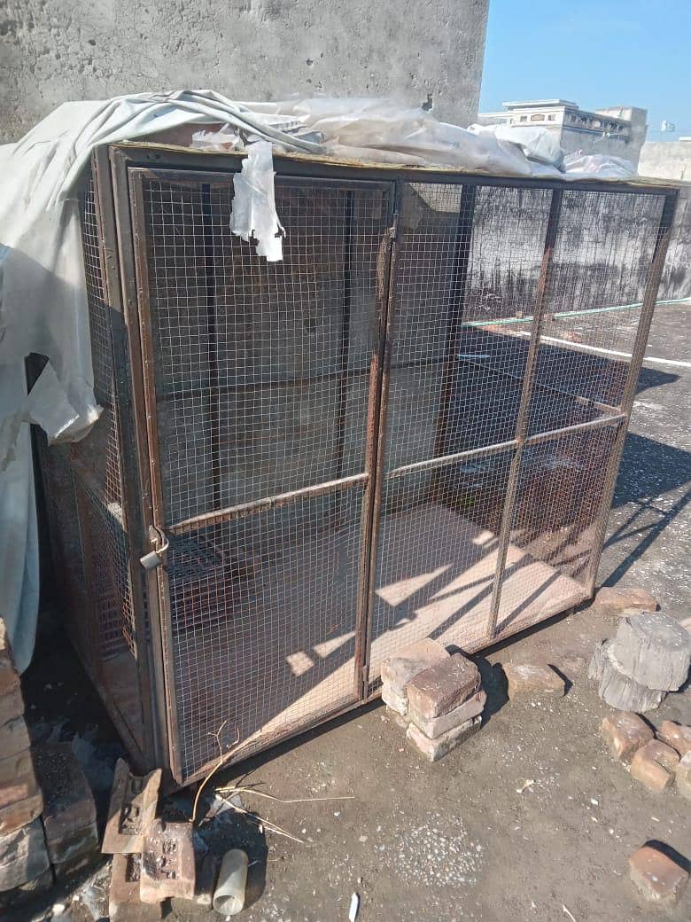 Two detachabe Cages 5