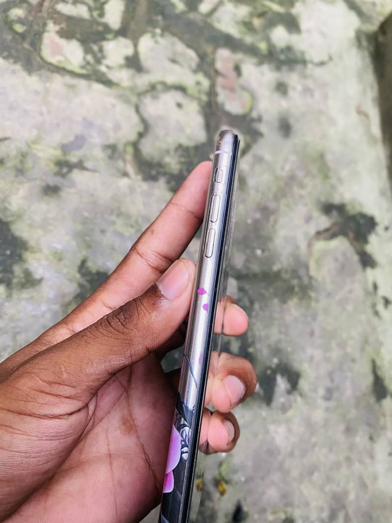 Apple iPhone 11 Pro Max 6