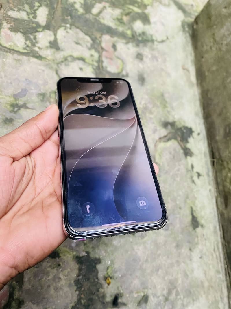 Apple iPhone 11 Pro Max 8