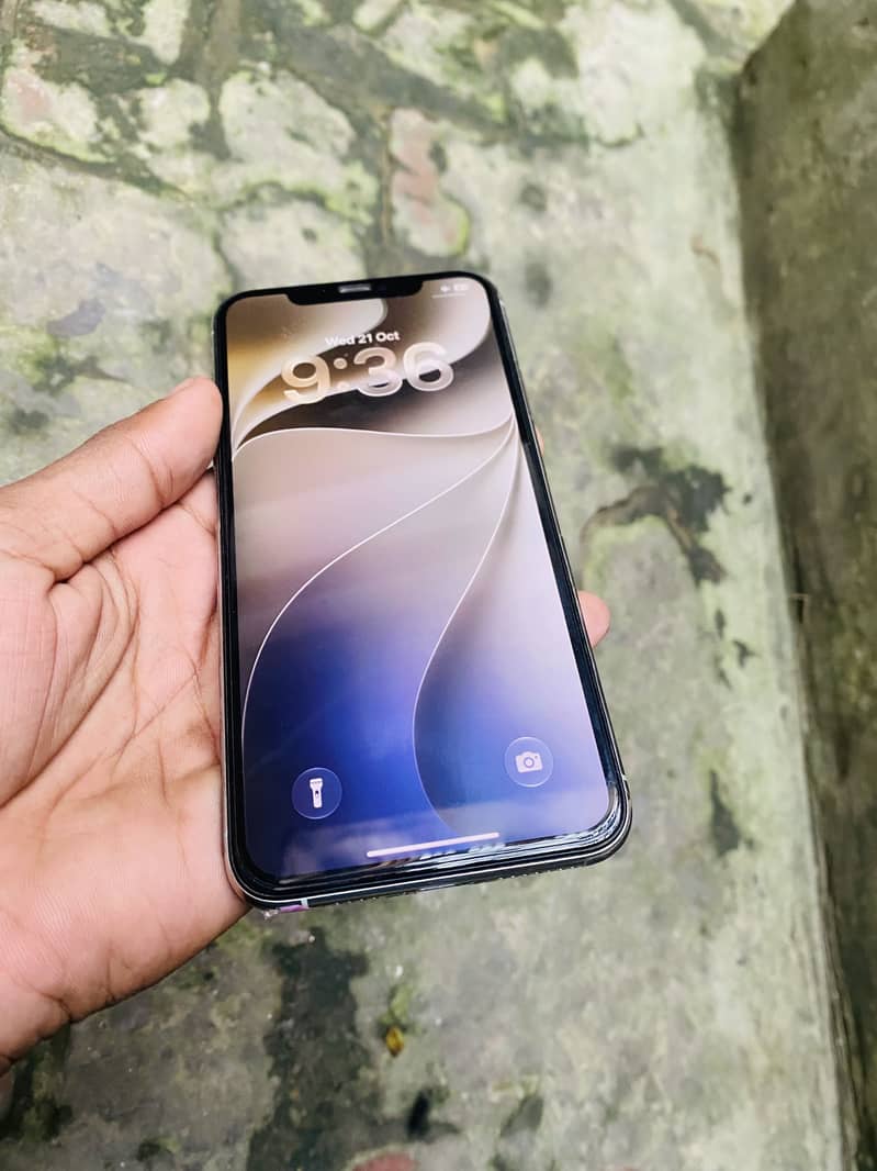 Apple iPhone 11 Pro Max 9