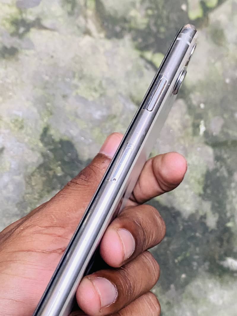 Apple iPhone 11 Pro Max 10