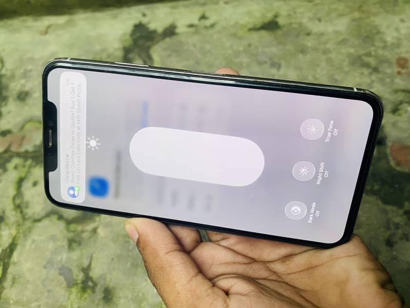 Apple iPhone 11 Pro Max 12