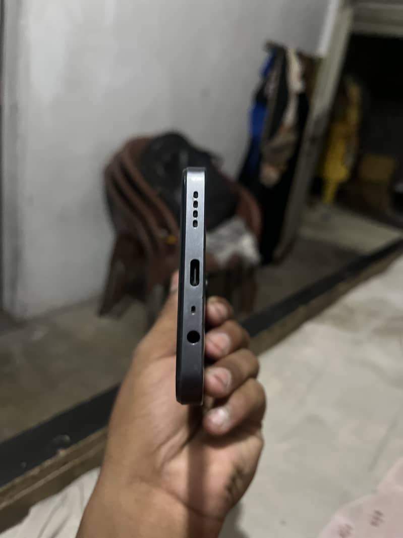 Realme Note 60 4