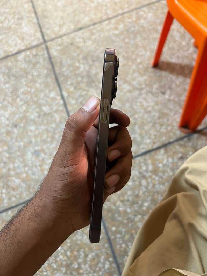 Apple iPhone 14 Pro Max 0