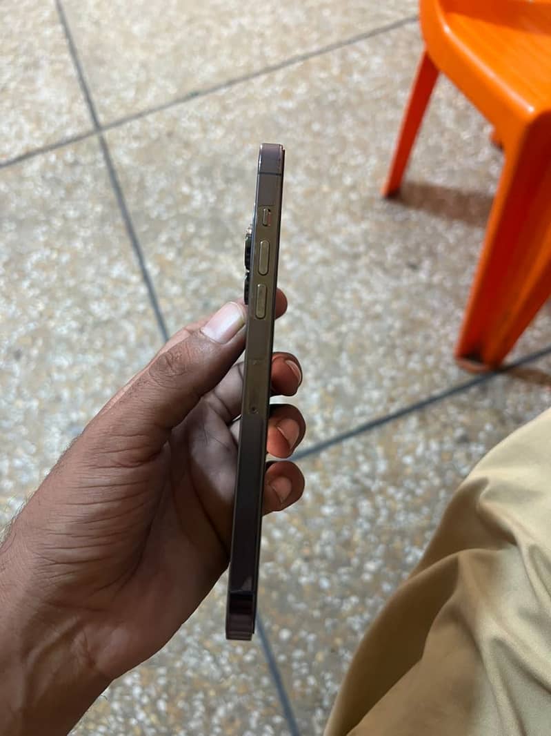 Apple iPhone 14 Pro Max 4
