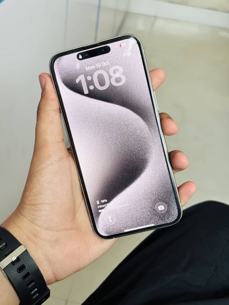 Apple iPhone 15 Pro Max 2