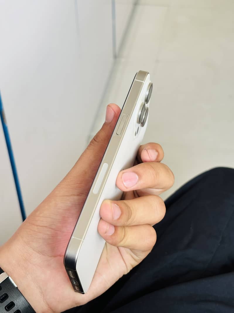 Apple iPhone 15 Pro Max 3