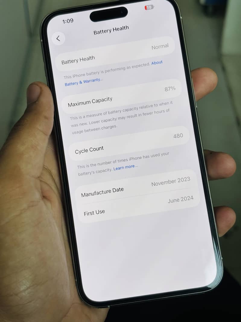 Apple iPhone 15 Pro Max 4