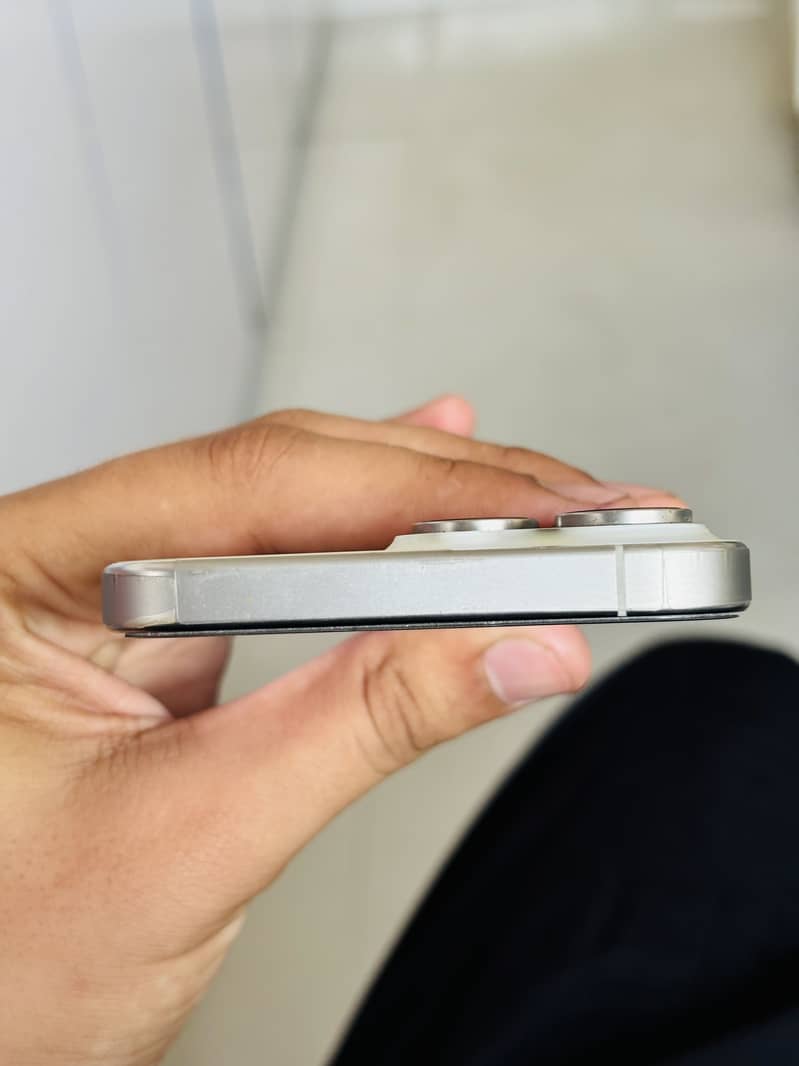 Apple iPhone 15 Pro Max 5