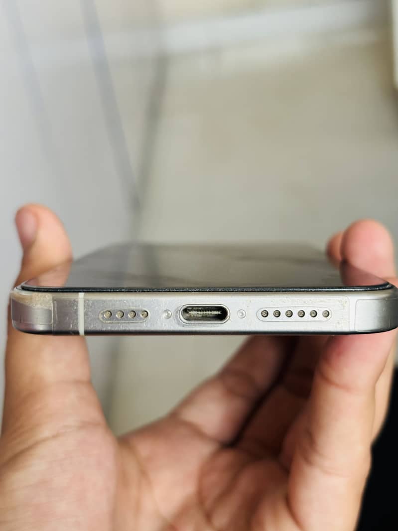 Apple iPhone 15 Pro Max 6