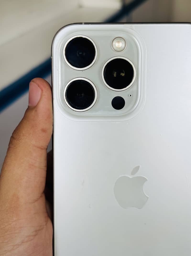 Apple iPhone 15 Pro Max 7