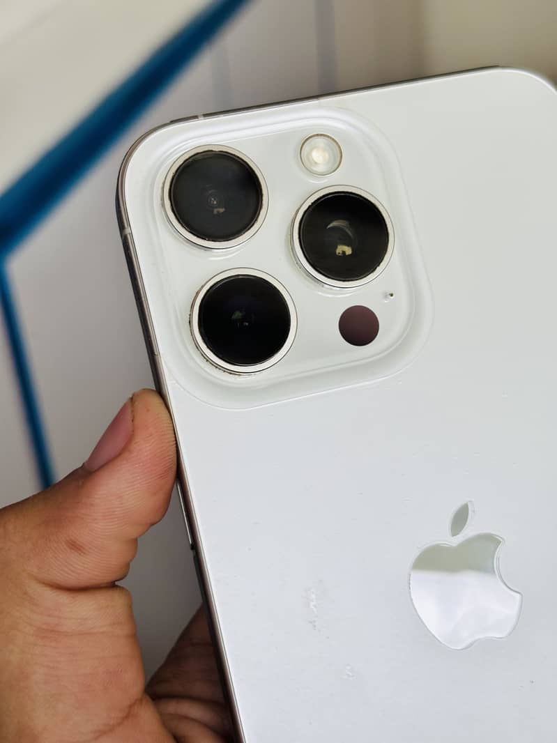 Apple iPhone 15 Pro Max 8