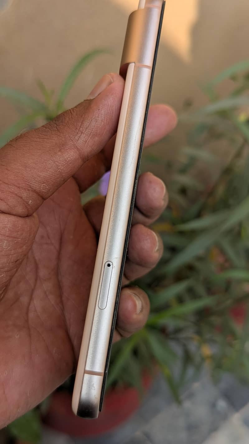 Google Pixel 8 4