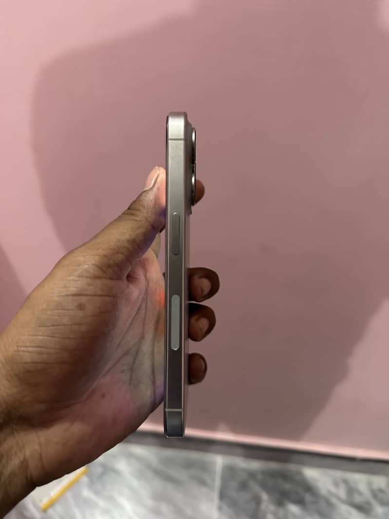 Apple iPhone 15 Pro 4