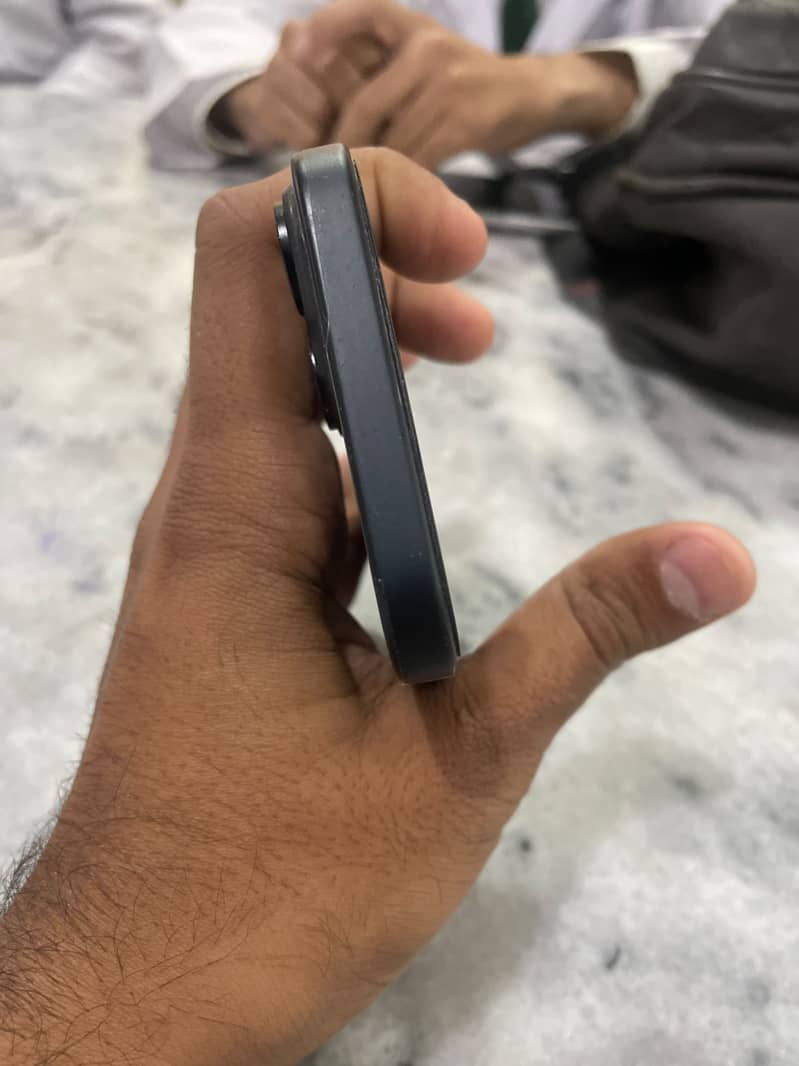 Apple iPhone 15 4