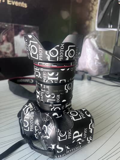 6d mark ik with 24-105 and 85mm and flash
