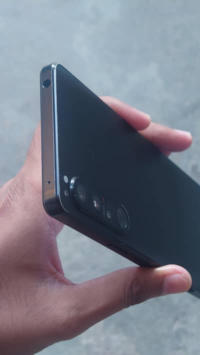 Sony Xperia 1 Mark 4 Clean display