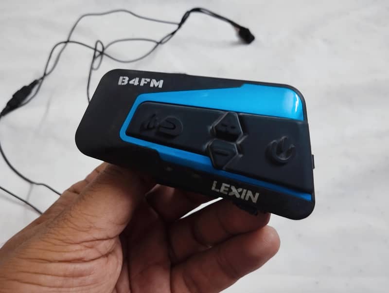 LEXIN B4FM Bluetooth Intercom in Good Condition 0