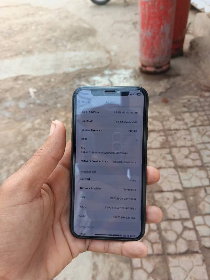 Apple iPhone XS 4