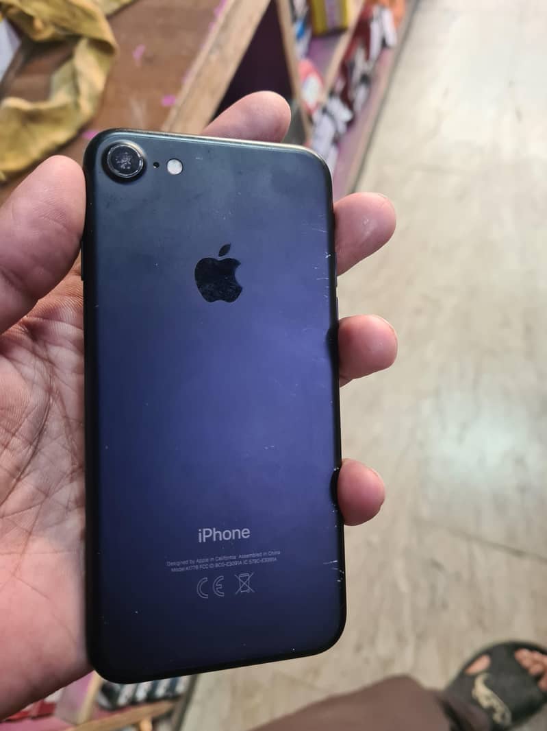 Apple iPhone 7 2