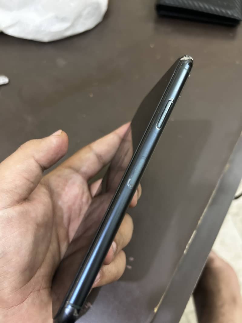 Apple iPhone 11 Pro Max 4