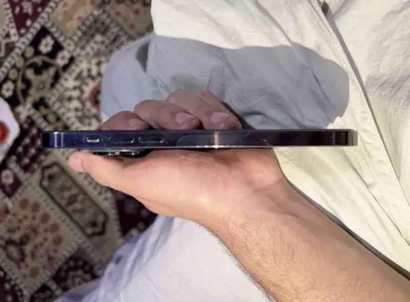 Apple iPhone 14 Pro Max 2