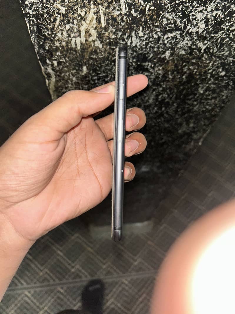 Apple iPhone 8 1