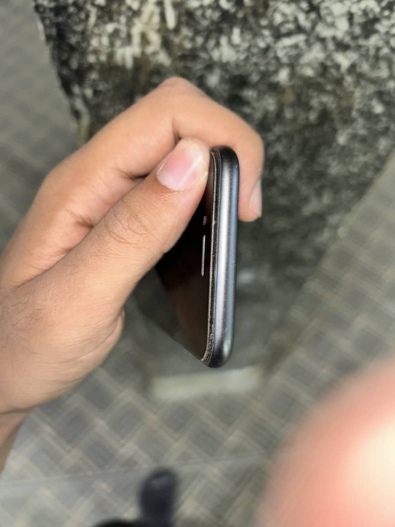 Apple iPhone 8 3