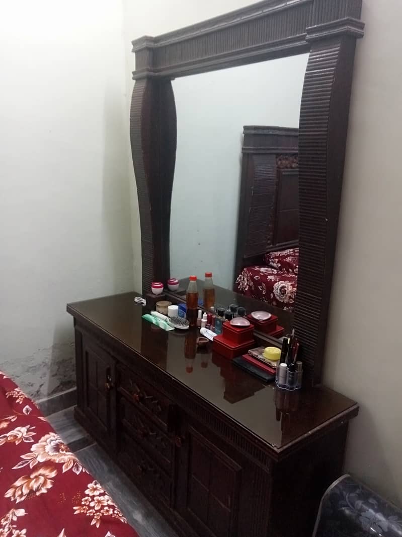 Double bed Dressing table two Side tables 1