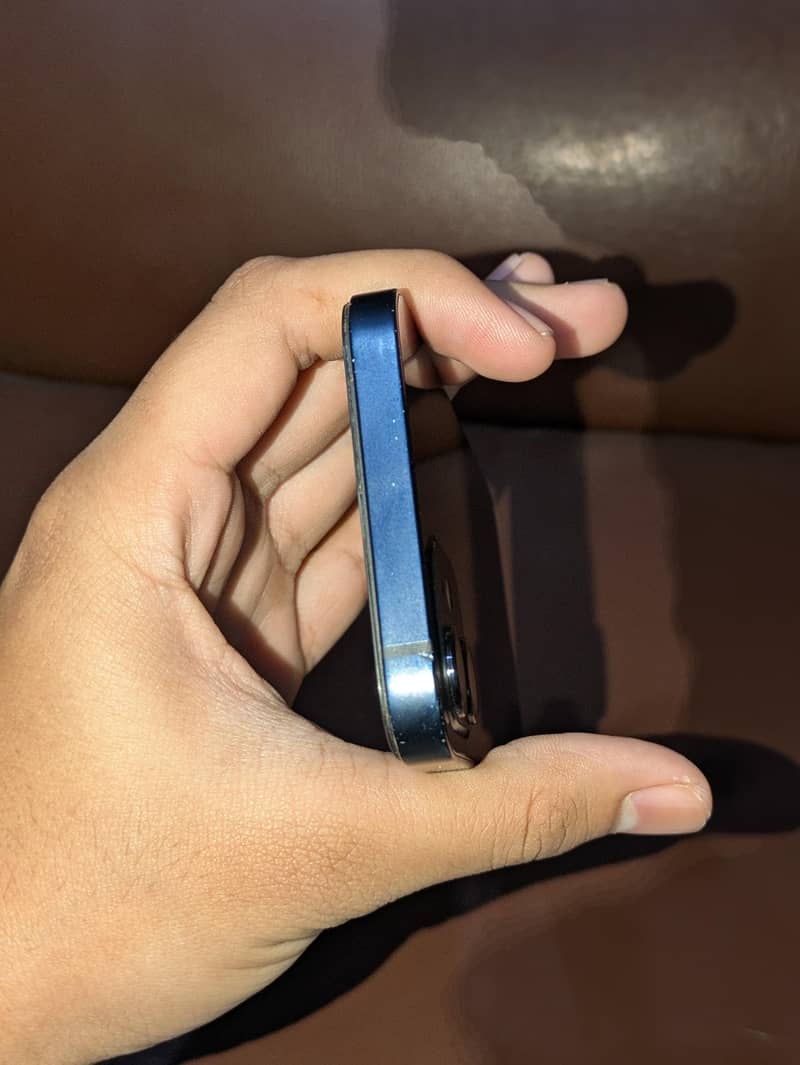 Apple iPhone 12 3