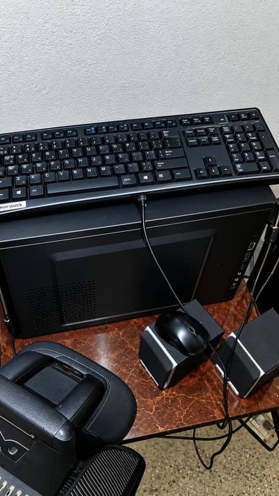 8gb ram 500gb hard disk 2gb graphic card k sath gaming pc hai
