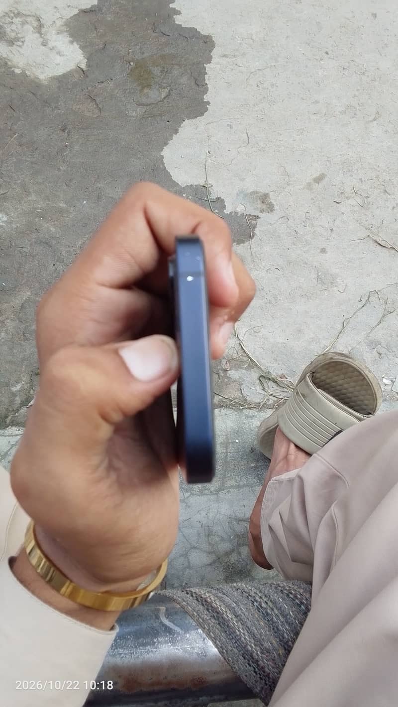 Apple iPhone 12 3