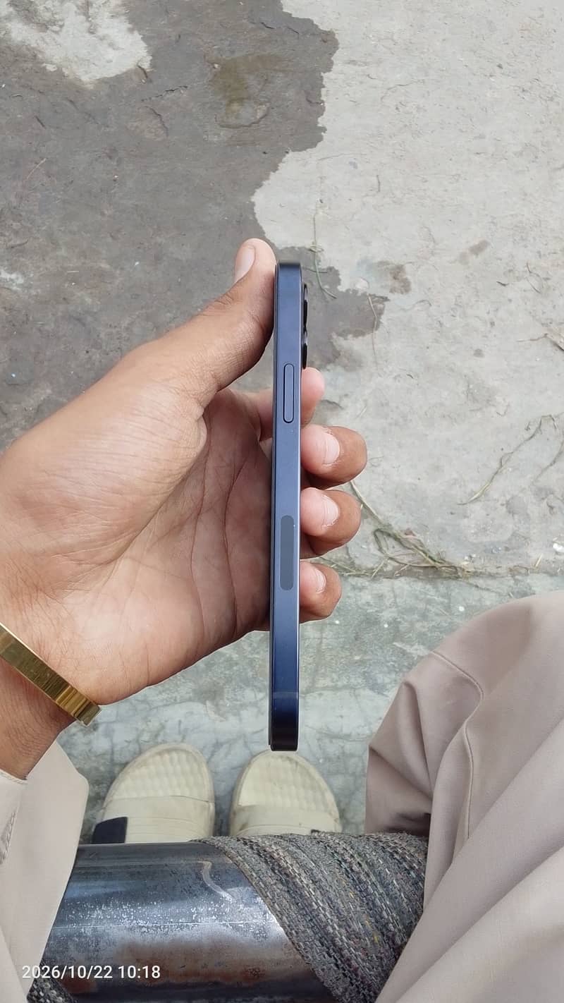 Apple iPhone 12 4