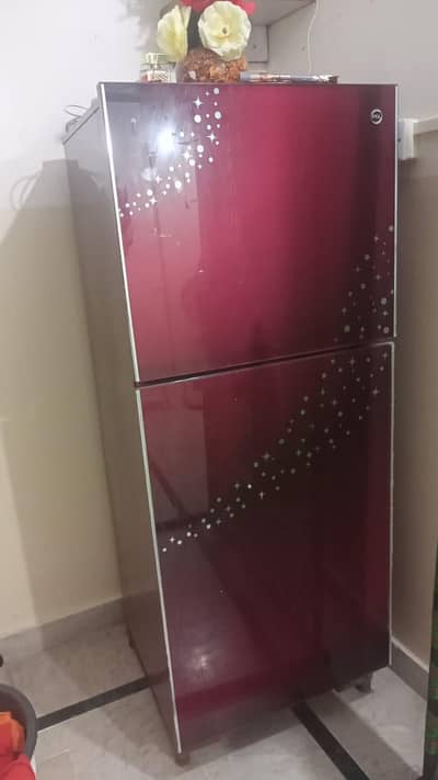 Good working refrigerator h. . . good looking.