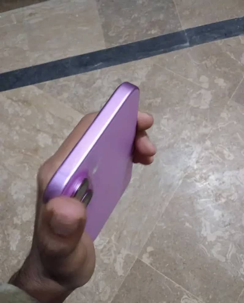 Apple iPhone 16 Plus 3