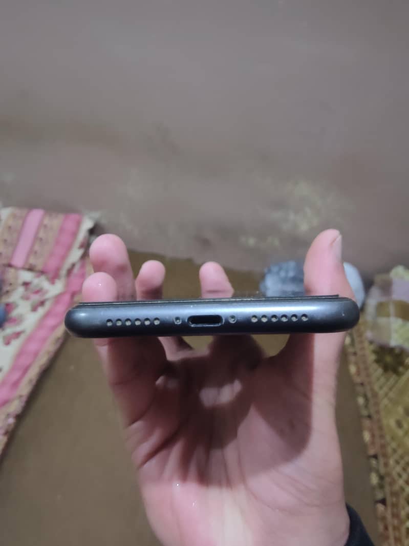 Apple iPhone 11 3