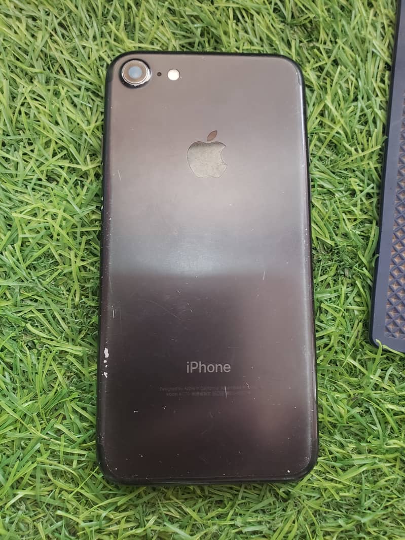 Apple iPhone 7 0