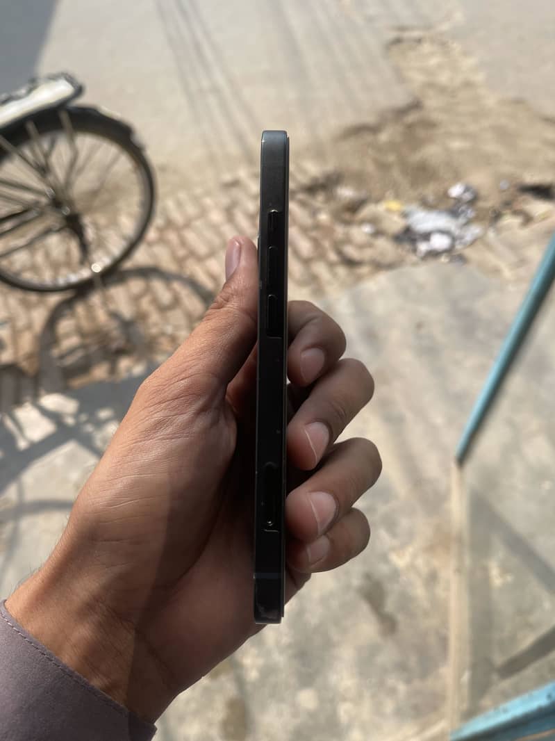 Apple iPhone 13 3