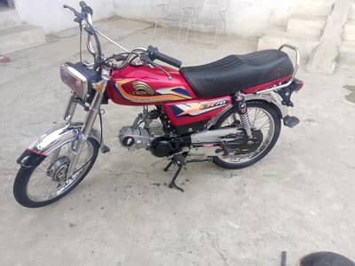2025 Model Crown in Good Condition
