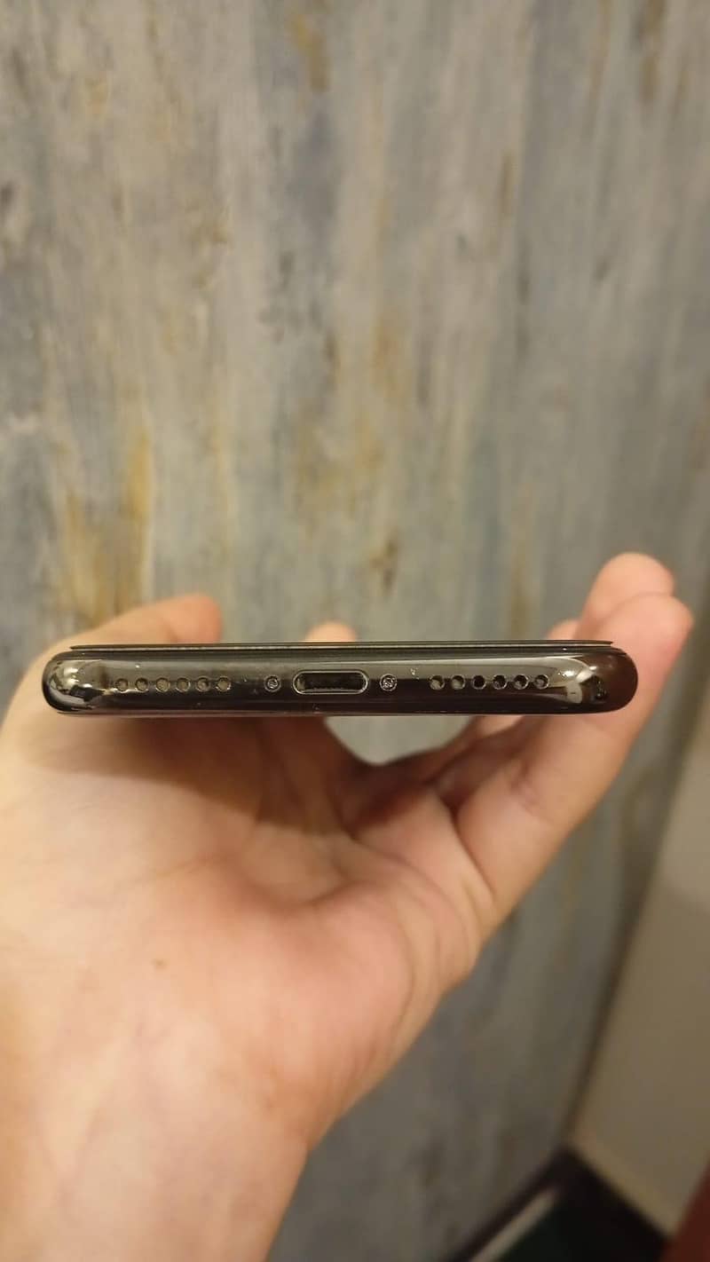 Apple iPhone X 4