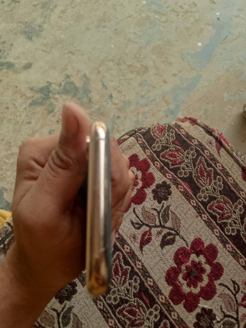 Apple iPhone Xs 5