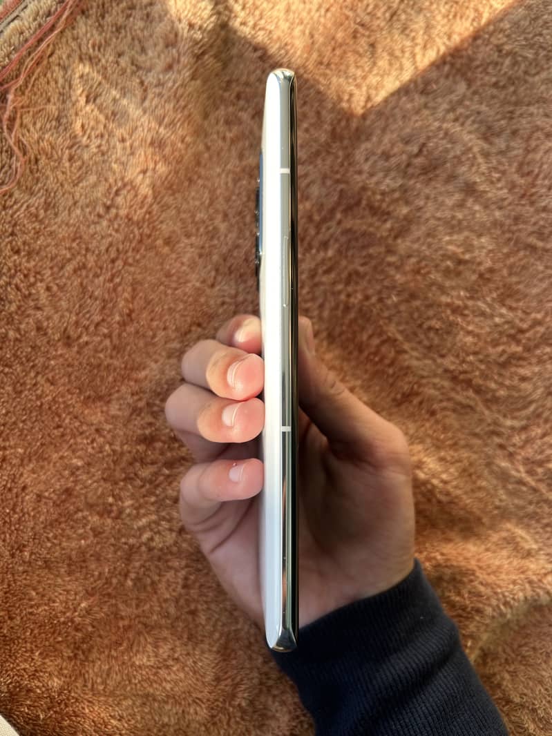 One Plus 10 Pro 4